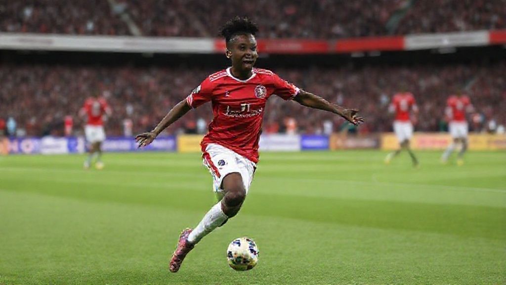 曼联新星奥比陷成长烦恼：从救世主到U21的冰霜射手